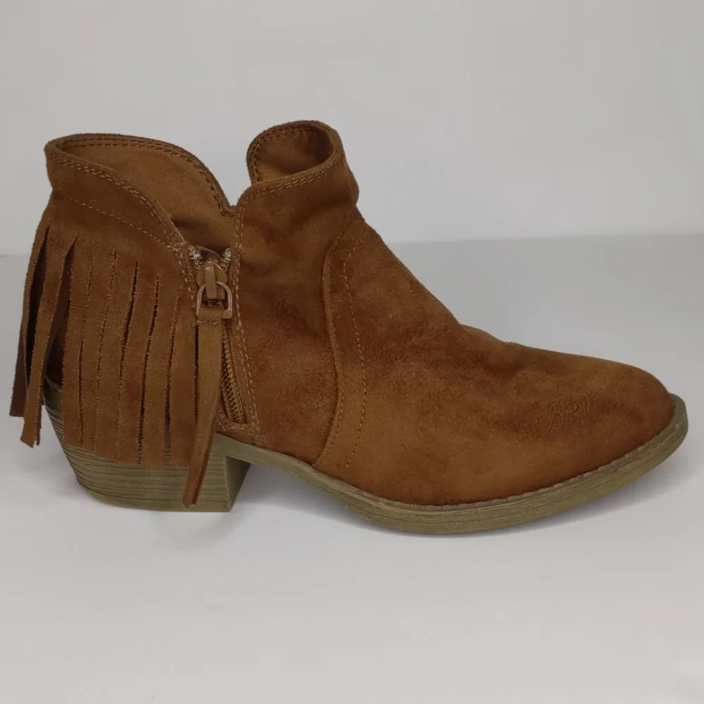 Sey Esteem Fringe Booties Size 6M camel brown color
